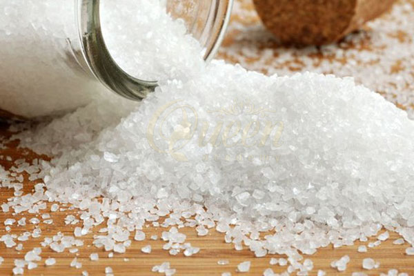 trị mụn lưng bằng muối hạt