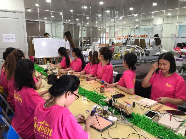 Học viên Queen đang học lớp Lý Thuyết