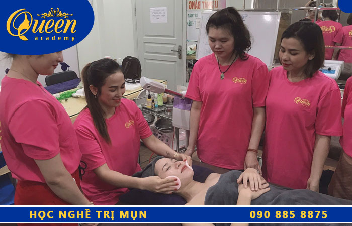 học nghề trị mụn tại học viện sắc đẹp queen