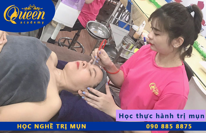 học thực hành trị mụn tại queen