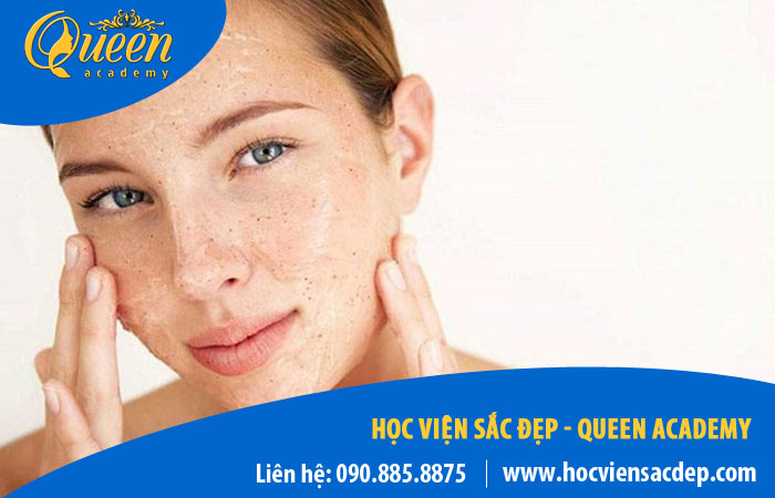 cách làm hết nhờn trên da mặt bằng tẩy da chết theo định kỳ