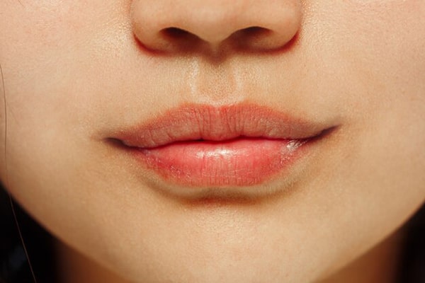 Khử thâm môi không phun màu là gì?