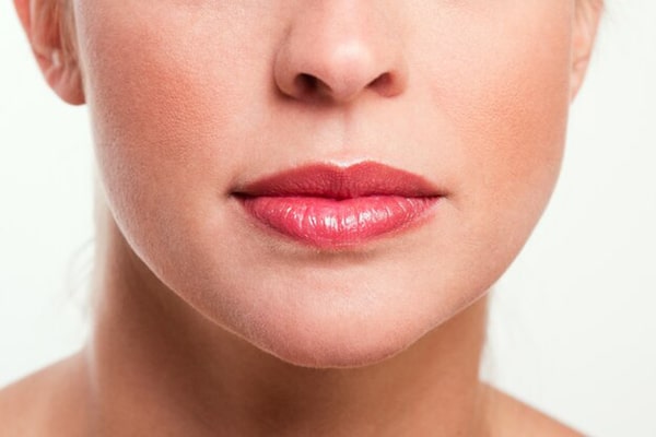 Một số điều cần lưu ý khi bôi vaseline sau khi xăm môi