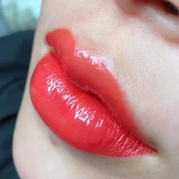 Phun môi lần 2 có phải kiêng không?