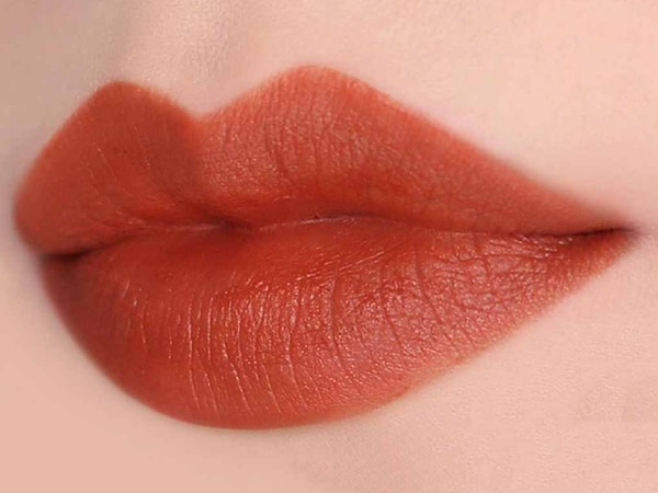 phun môi màu cam đất là gì