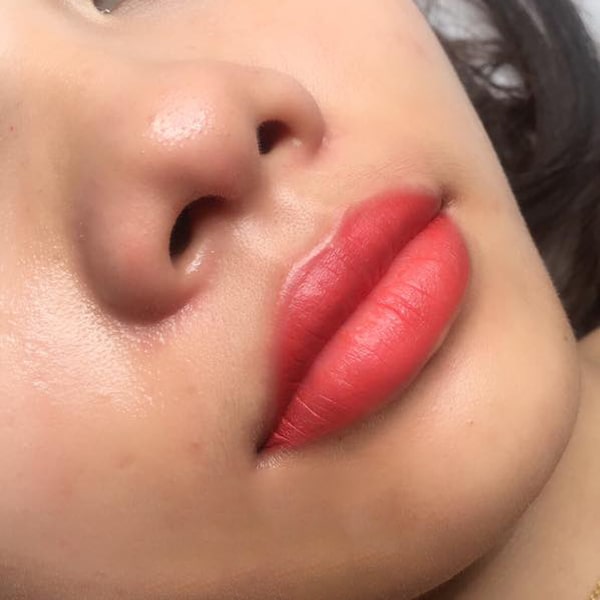 Phun môi màu hồng cam san hô là gì?