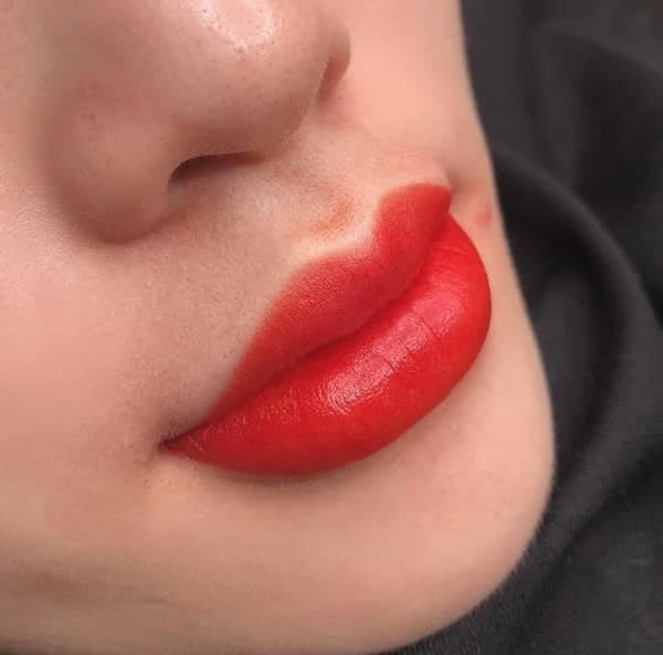 Phun môi và xăm môi