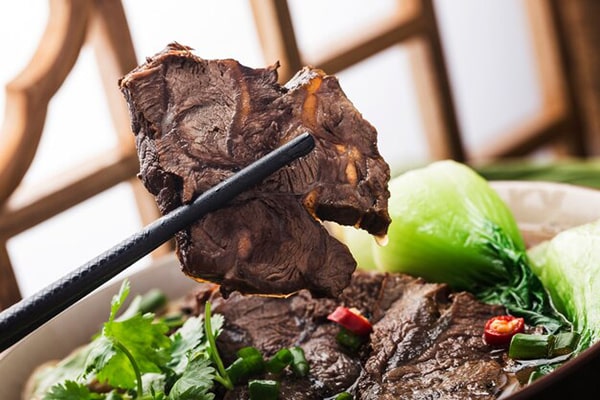 Phun xăm môi kiêng ăn gì?