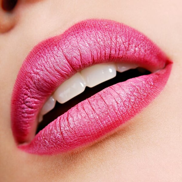 Xăm môi có đau không?