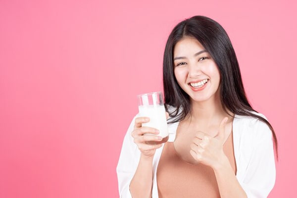 Uống sữa tươi mỗi ngày