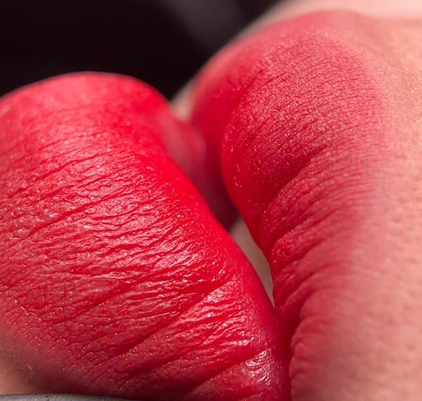 Xăm, Phun môi có ăn được gan lợn không?