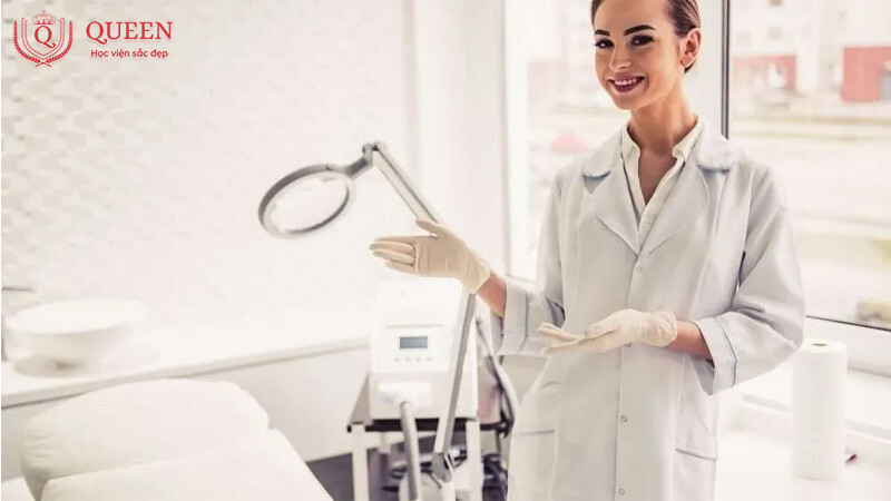 gioi-thieu-ve-khoa-quan-ly-nghe-spa-tai-hoc-vien-sac-dep-queen