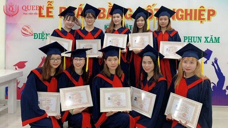 hoc-vien-sac-dep-queen-dao-tao-nghe-tu-co-ban-den-nang-cao