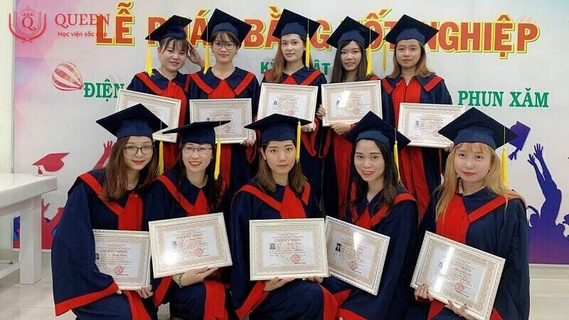 hoc-vien-sac-dep-queen-dia-chi-hoc-nail-uy-tin.