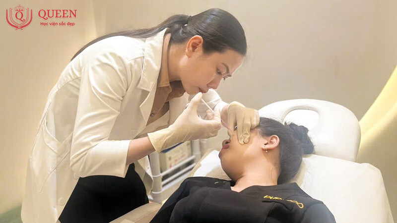 ly-do-ban-nen-tham-gia-khoa-hoc-tiem-filler-tai-queen