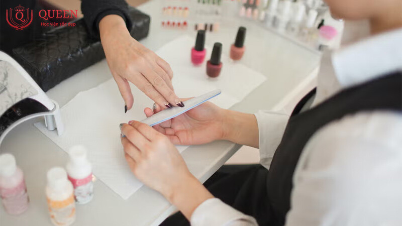 quyen-loi-khi-dang-ky-khoa-hoc-nail-tai-queen