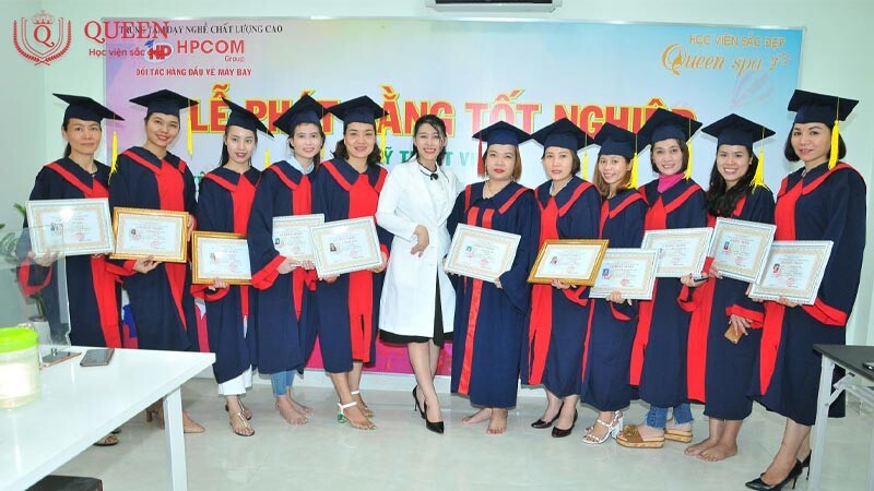 lop-hoc-noi-mi-tai-hoc-vien-sac-dep-queen