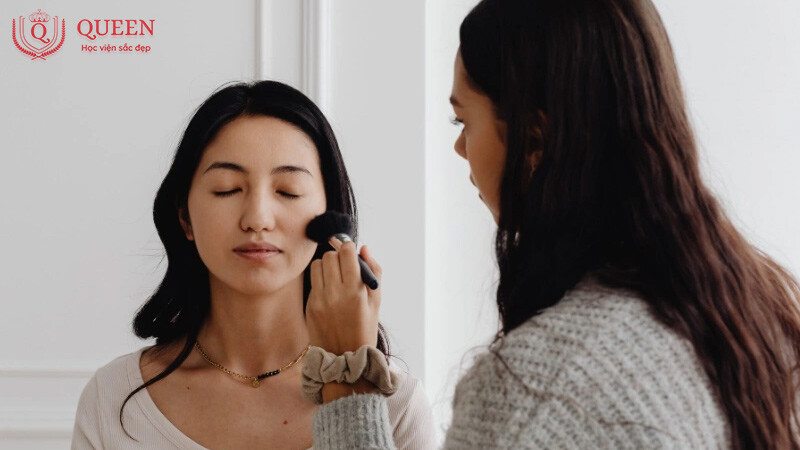 chuyen-vien-trang-diem-chuyen-nghiep