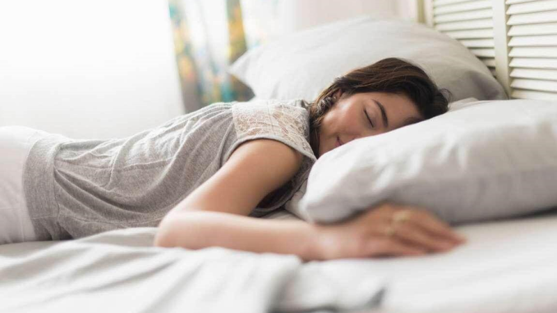 Nằm sấp tư thế gây xoắn cổ nghiêm trọng